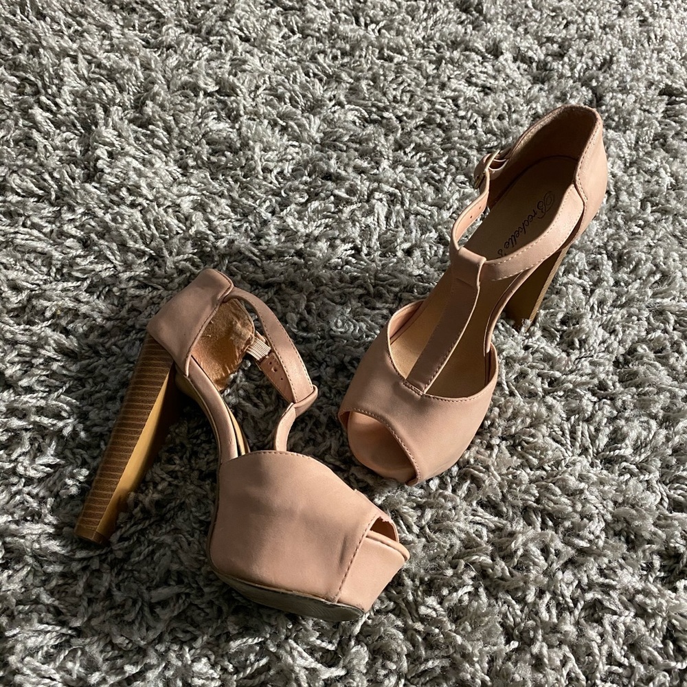 Breckelles Pink Block Heel Sandals 7
